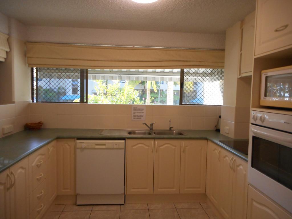 Placid Waters Holiday Apartments Bongaree Exterior photo